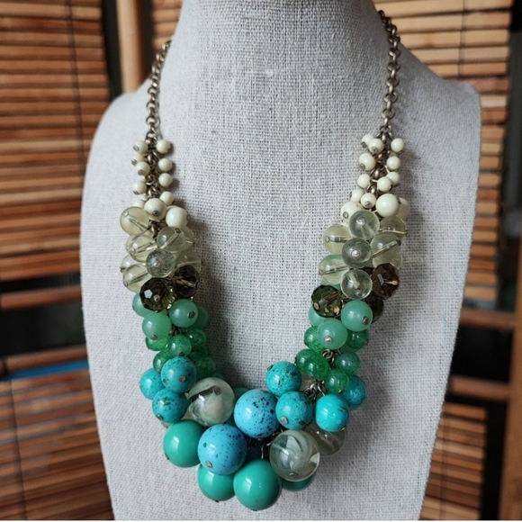 Gold Tone Seahorse Beachcore Jewelry Pierced Earrings Cruise Summer Vibes NEW - Picture 10 of 10